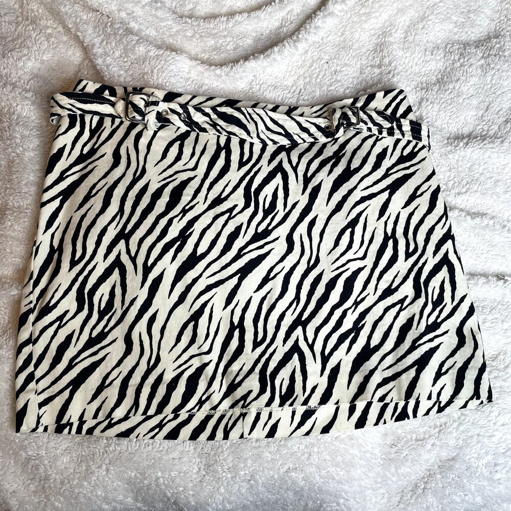 A.B.S. by Allen Schwartz Zebra Print Mini Skirt with Buckle Detail Size 6
